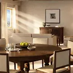 Florentine, A Beauvallon & Hotel