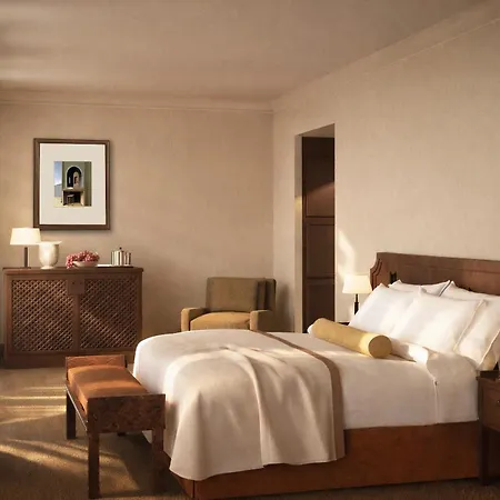Florentine, A Beauvallon & Hotel Lyon