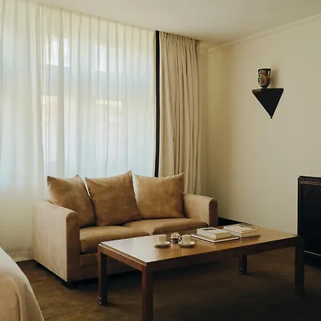 Florentine, A Beauvallon & Hotel