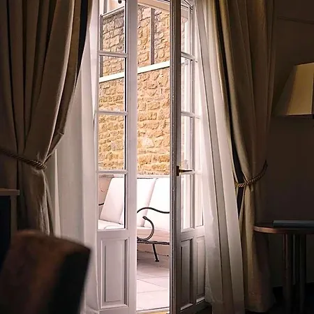Florentine, A Beauvallon & 5* Lyon