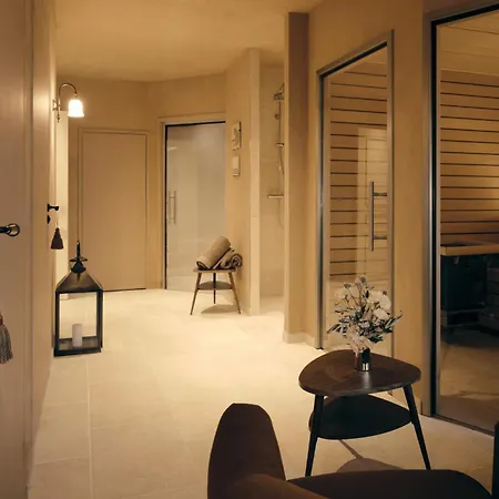 Florentine, A Beauvallon & Hotel Lyon