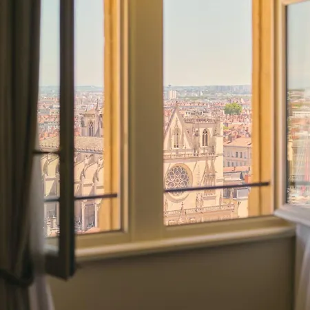 Florentine, A Beauvallon & 5* Lyon