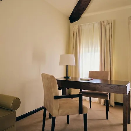 Florentine, A Beauvallon & 5* Lyon