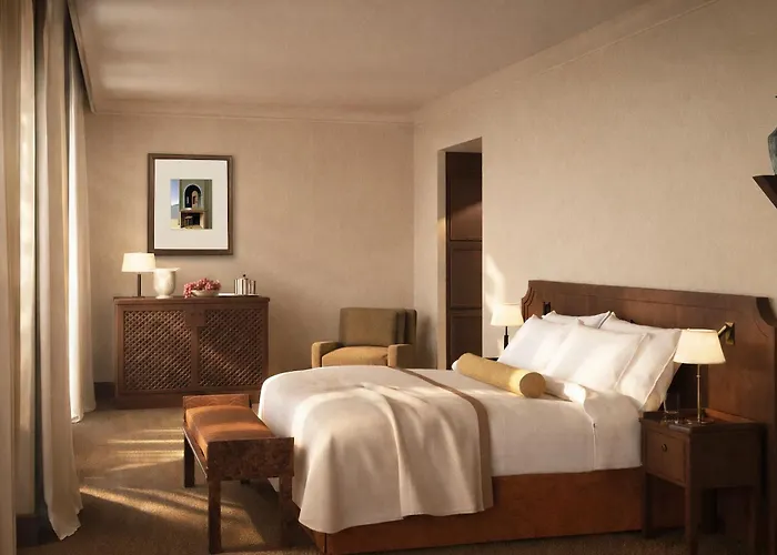 Florentine, A Beauvallon & Hotel Lyon