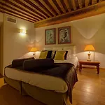 Florentine, A Beauvallon & Hotel