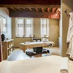 Florentine, A Beauvallon & 5* Lyon