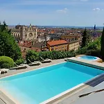 Florentine, A Beauvallon & Hotel Lyon