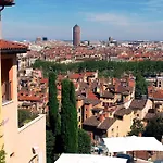 Florentine, A Beauvallon & Hotel Lyon