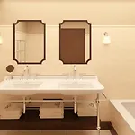 Florentine, A Beauvallon & Hotel