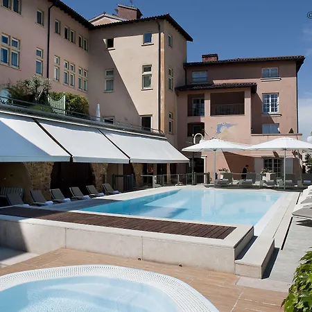 Florentine, A Beauvallon & Hotel