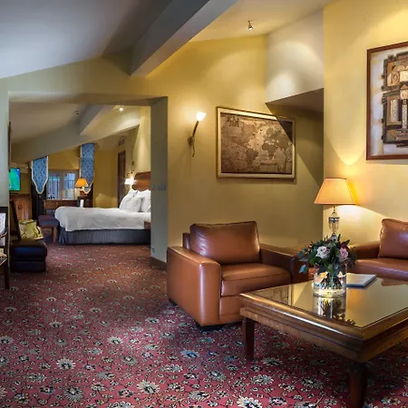 Florentine, A Beauvallon & Hotel Lyon