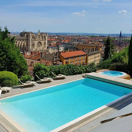 Florentine, A Beauvallon & Hotel Lyon