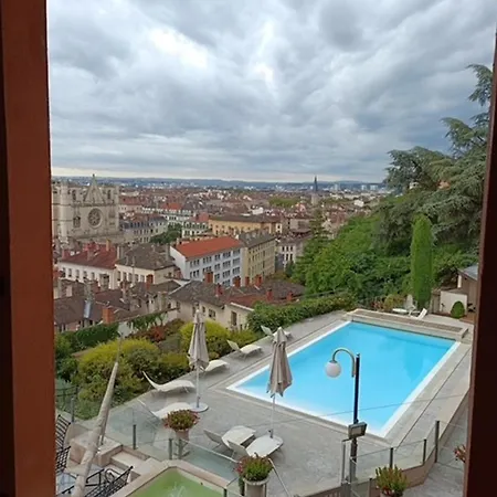 Florentine, A Beauvallon & 5* Lyon