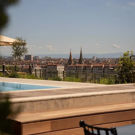 Florentine, A Beauvallon & Hotel