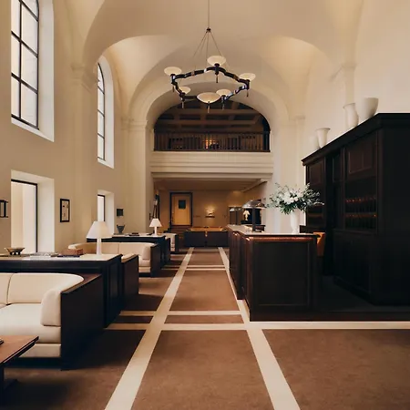 Florentine, A Beauvallon & Hotel