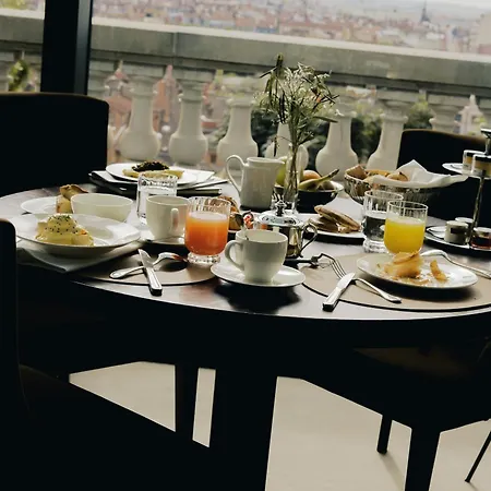 Florentine, A Beauvallon & 5* Lyon